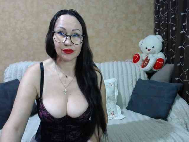 MilfBrunet Live Webcam on BongaCams