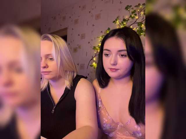 BellaAndAlice broadcasting live