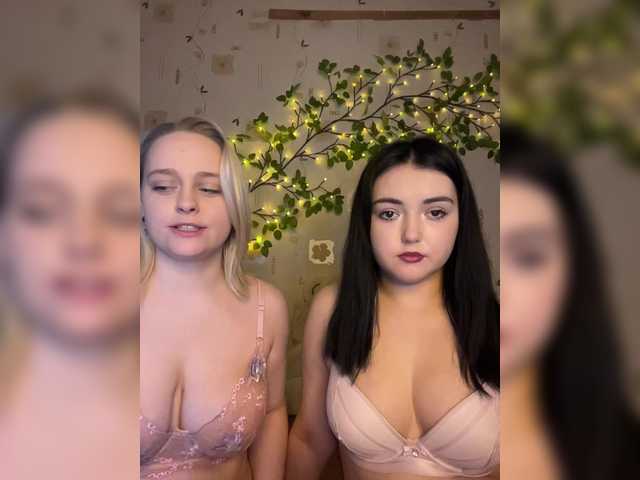 BellaAndAlice broadcasting live