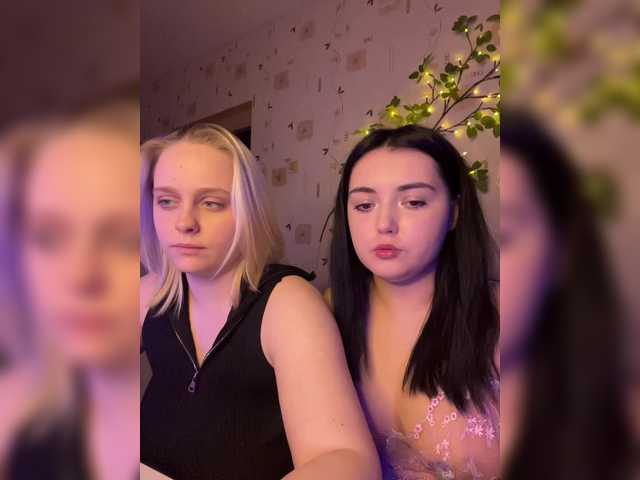 BellaAndAlice broadcasting live