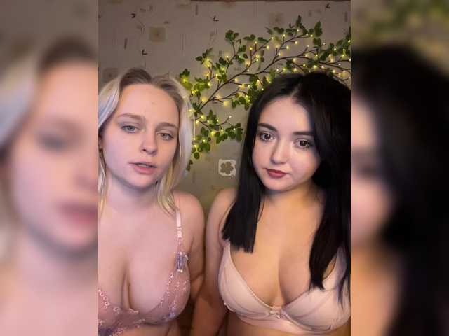BellaAndAlice broadcasting live