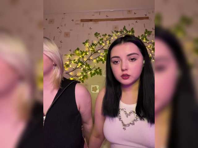 BellaAndAlice's BongaCams show and profile