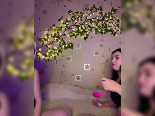 Live with BellaAndAlice on FliCam