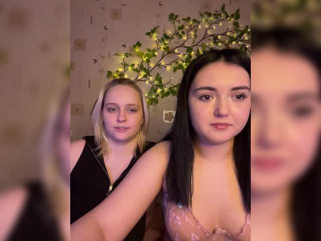 BellaAndAlice broadcasting live