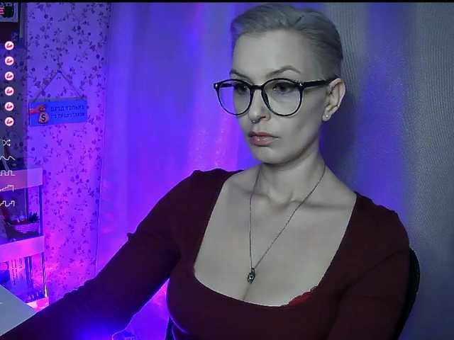 le modèle MamaKoska est en webcam porno dans un show sur le site bongacams, il possède les tags suivants: White/Caucasian,Blonde,Shaved