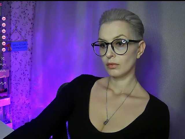 le modèle MamaKoska est en webcam porno dans un show sur le site bongacams, il possède les tags suivants: White/Caucasian,Blonde,Shaved