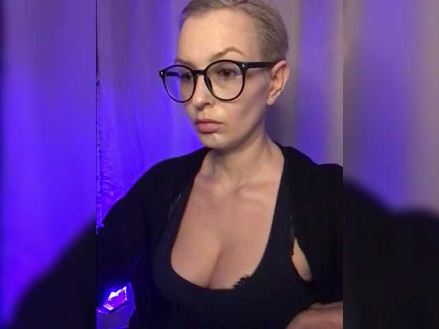 AlikBlack live cam profile