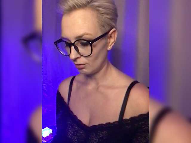 AlikBlack's BongaCams show and profile