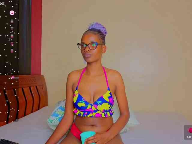 FreakkyAira webcam