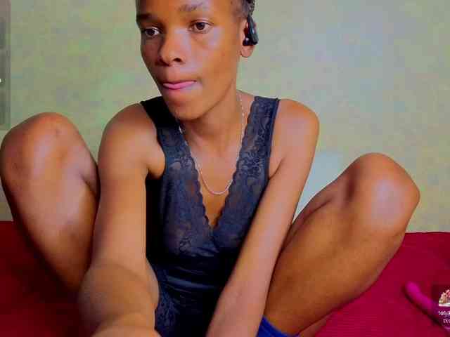 FreakkyAira webcam