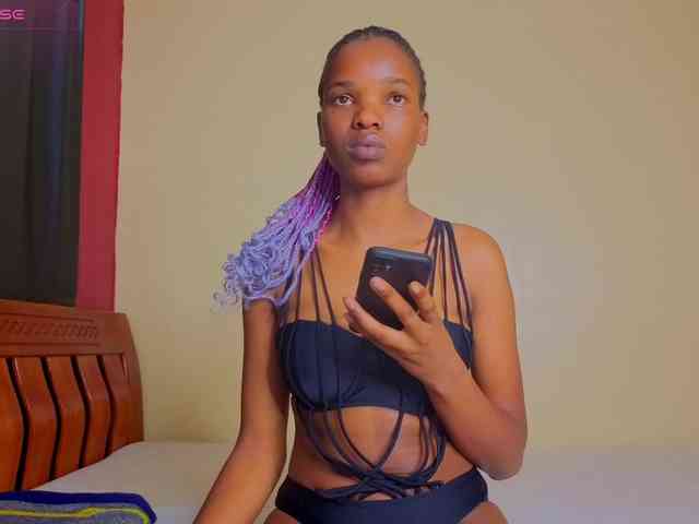 FreakkyAira webcam