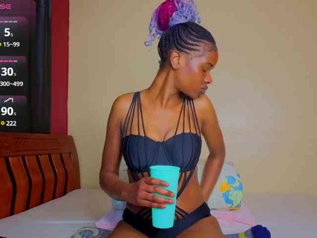 FreakkyAira webcam