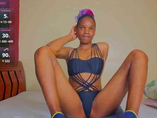 FreakkyAira webcam