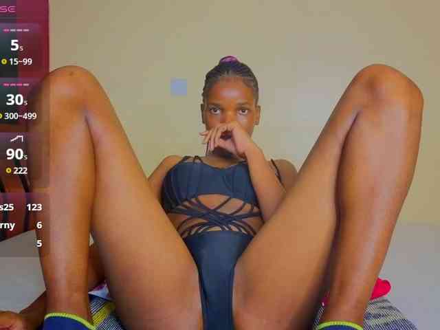 FreakkyAira webcam