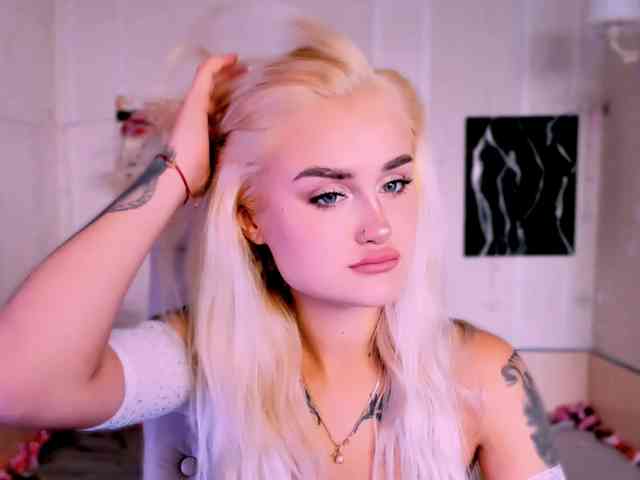 Ravenaaaa webcam