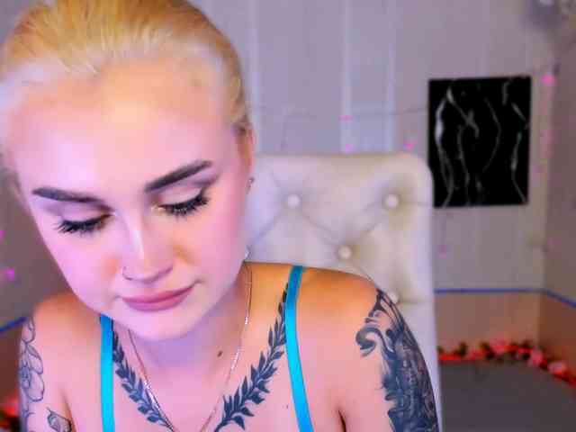 Ravenaaaa webcam