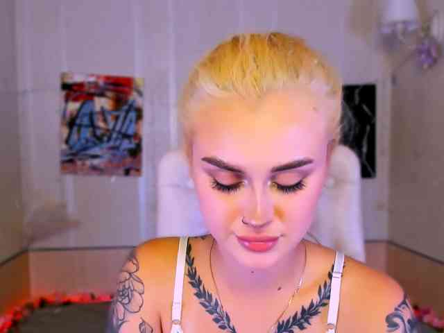 Ravenaaaa webcam