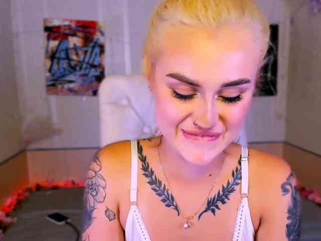 Ravenaaaa webcam