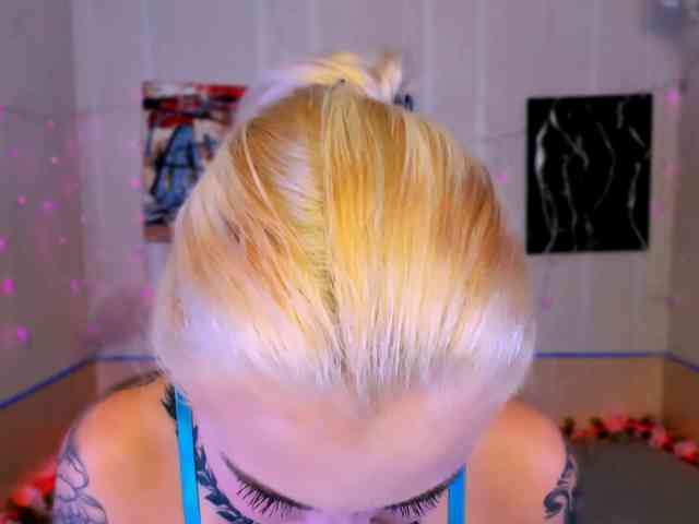 Ravenaaaa webcam