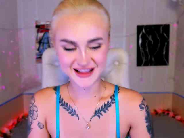 Ravenaaaa webcam