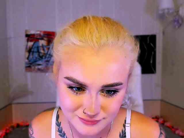 Ravenaaaa webcam