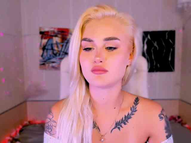 Ravenaaaa webcam