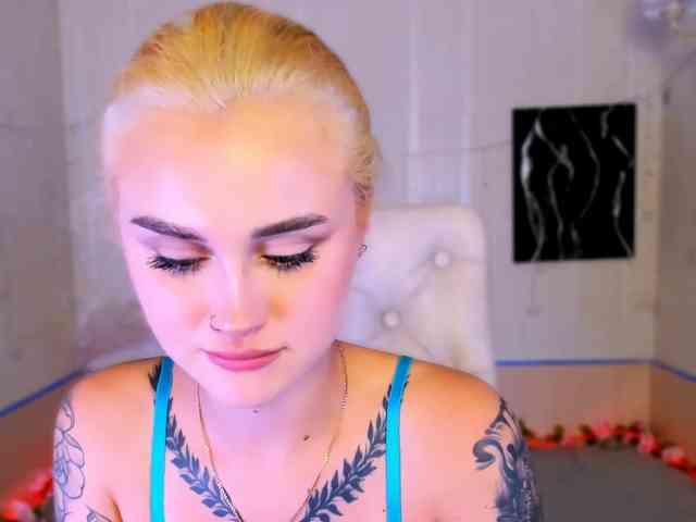 Ravenaaaa webcam