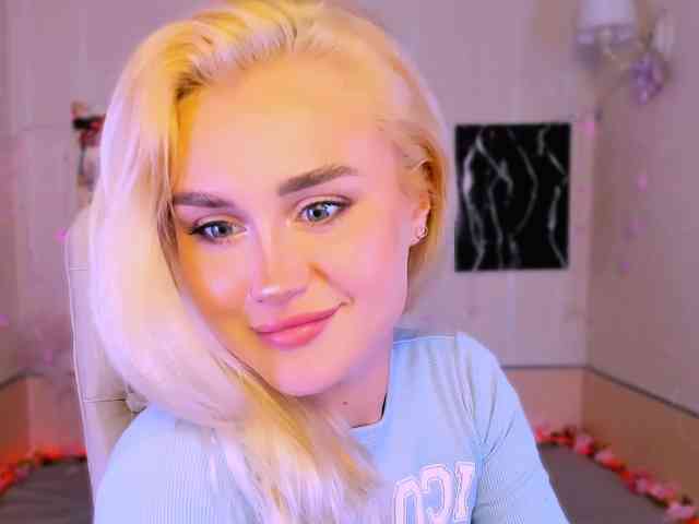 Ravenaaaa webcam