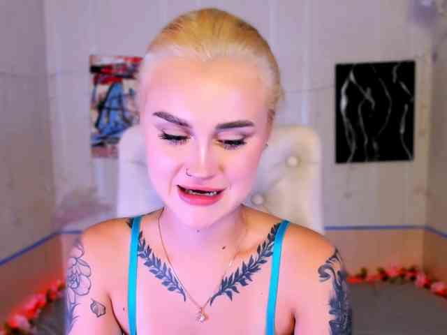 Ravenaaaa webcam