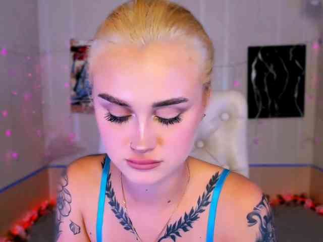 Ravenaaaa webcam