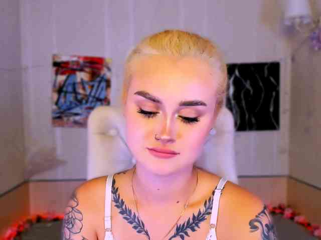 Ravenaaaa webcam