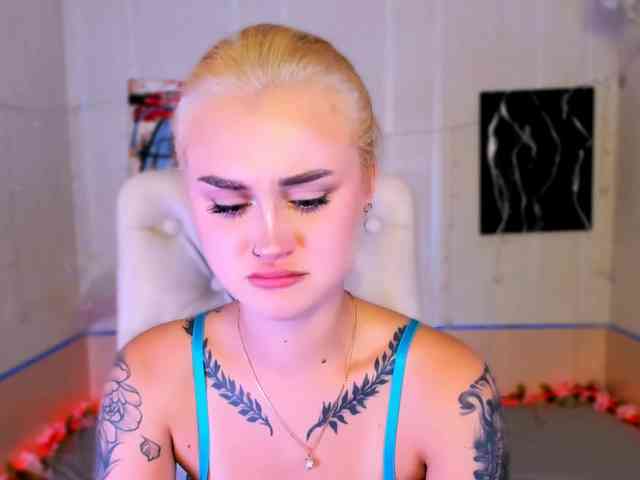 Ravenaaaa webcam