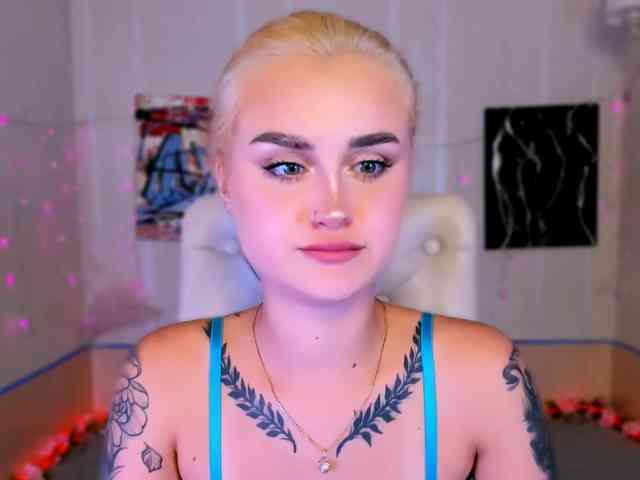 Ravenaaaa webcam