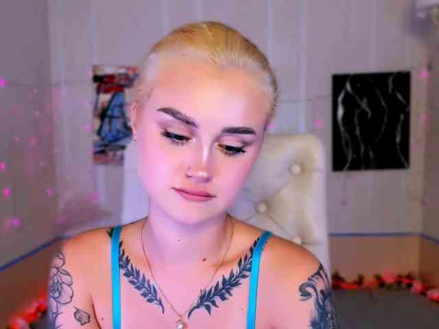 Ravenaaaa webcam