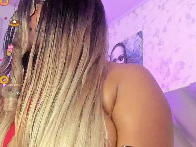 EmilyRosee's BongaCams show and profile