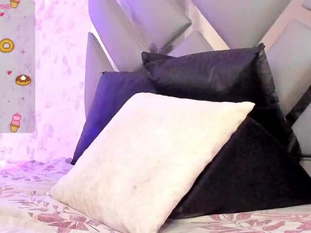 EmilyRosee's BongaCams show and profile