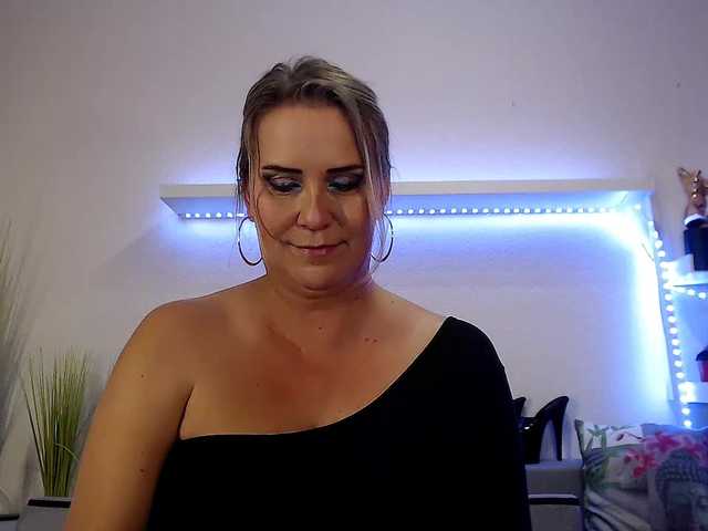 JuliaPink's BongaCams show and profile