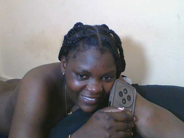 Sweetdarkskin webcam bongacams model stream image