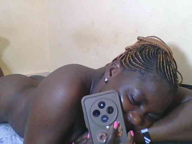 Sweetdarkskin webcam