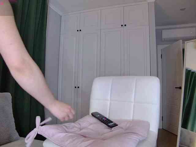 PaulineKo webcam