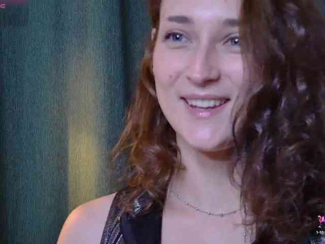 PaulineKo webcam