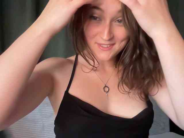 PaulineKo webcam