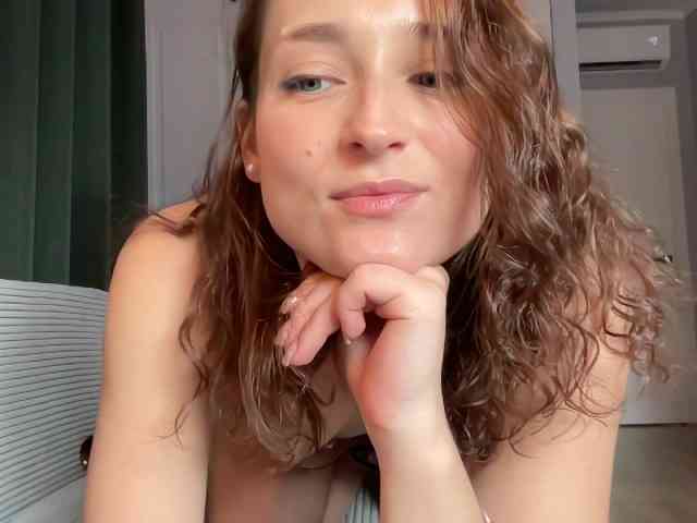 PaulineKo webcam
