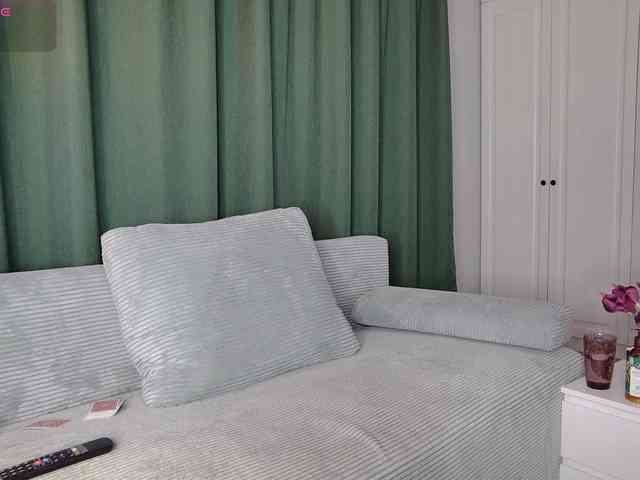 PaulineKo webcam