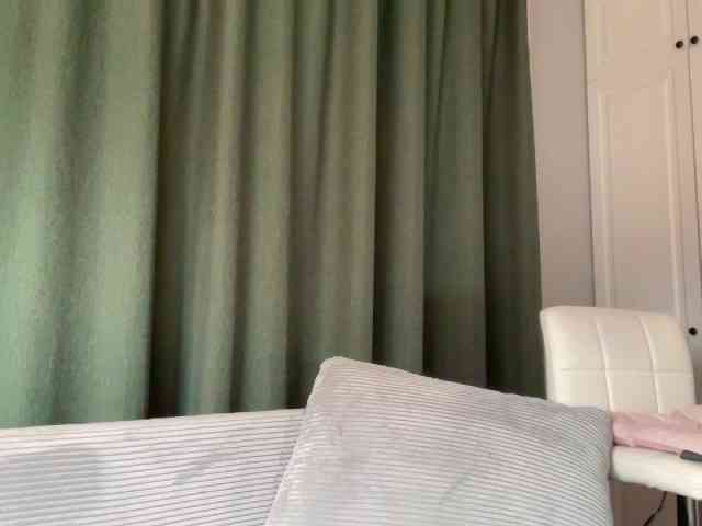 PaulineKo webcam