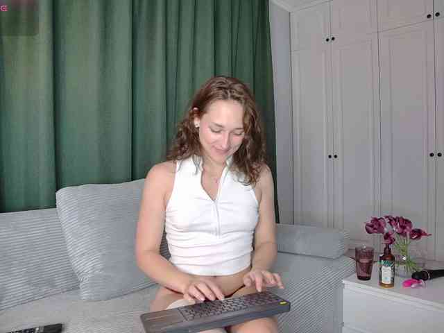 PaulineKo webcam