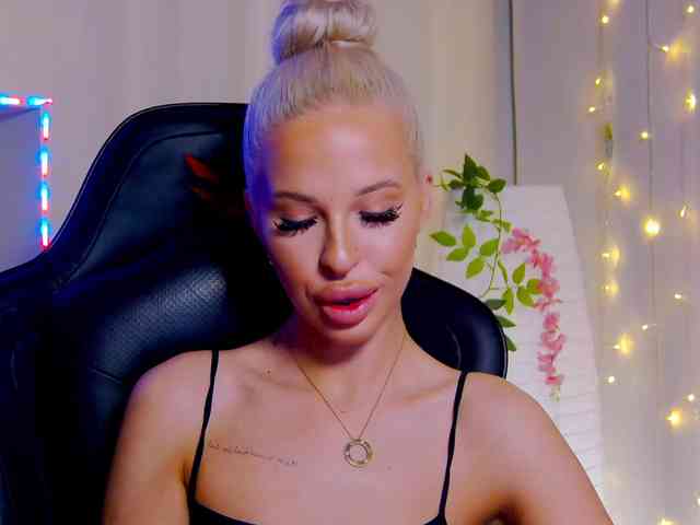 Alex-Coker webcam