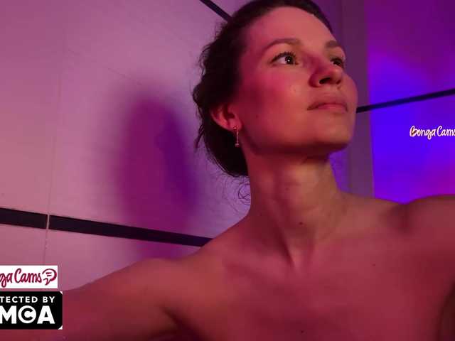 Vvv-lifffe Live Cam and Statistics on UnifiedCams