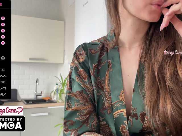 Vvv-lifffe's BongaCams show and profile