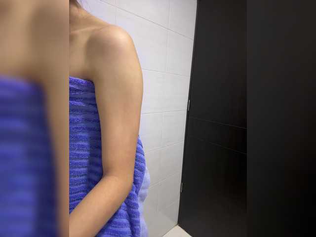 Sammyblaer —  The Queen of the Moment is Waiting for you for an Unforgettable Show! Do you dare to meet the Queen of Pleasure?  Help me be queen of queens 100 tokens  @remainHard slaps my big juicy butt and fisting in my asshole @total 